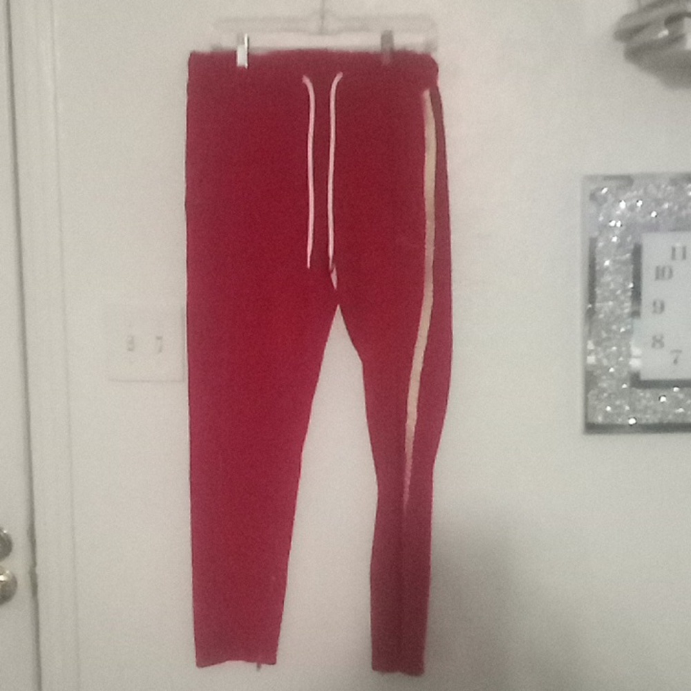 Sweatpants with light gold stripe man is the brand size